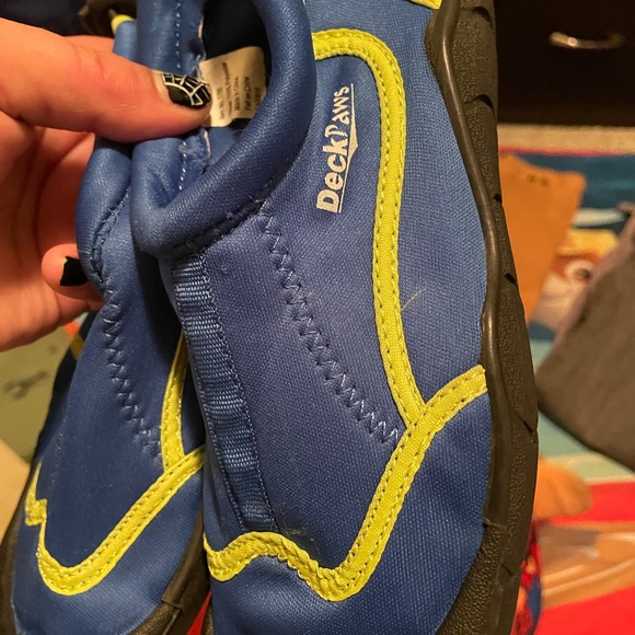 2 pairs of shoes but one pair is slippers and the other ones are water shoes - Picture 1 of 3